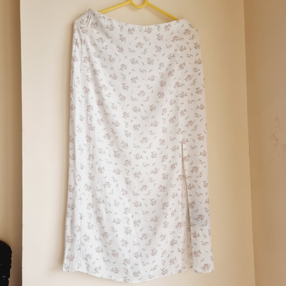 H&M Dresses & Skirts - H&M Patterned skirt